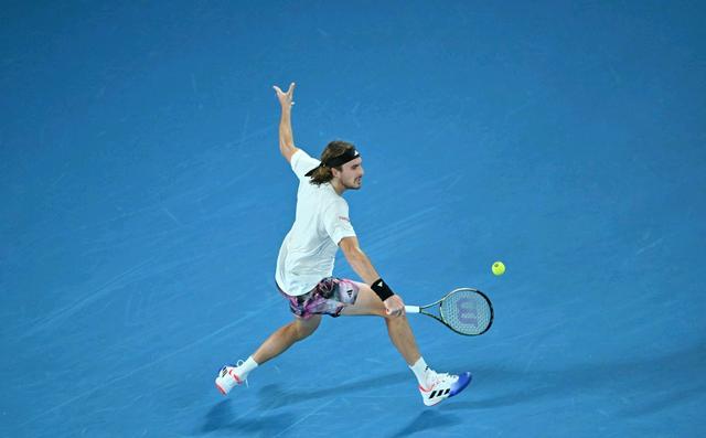 爱游戏2026-联合杯鏖战温网，西西帕斯刷新纪录