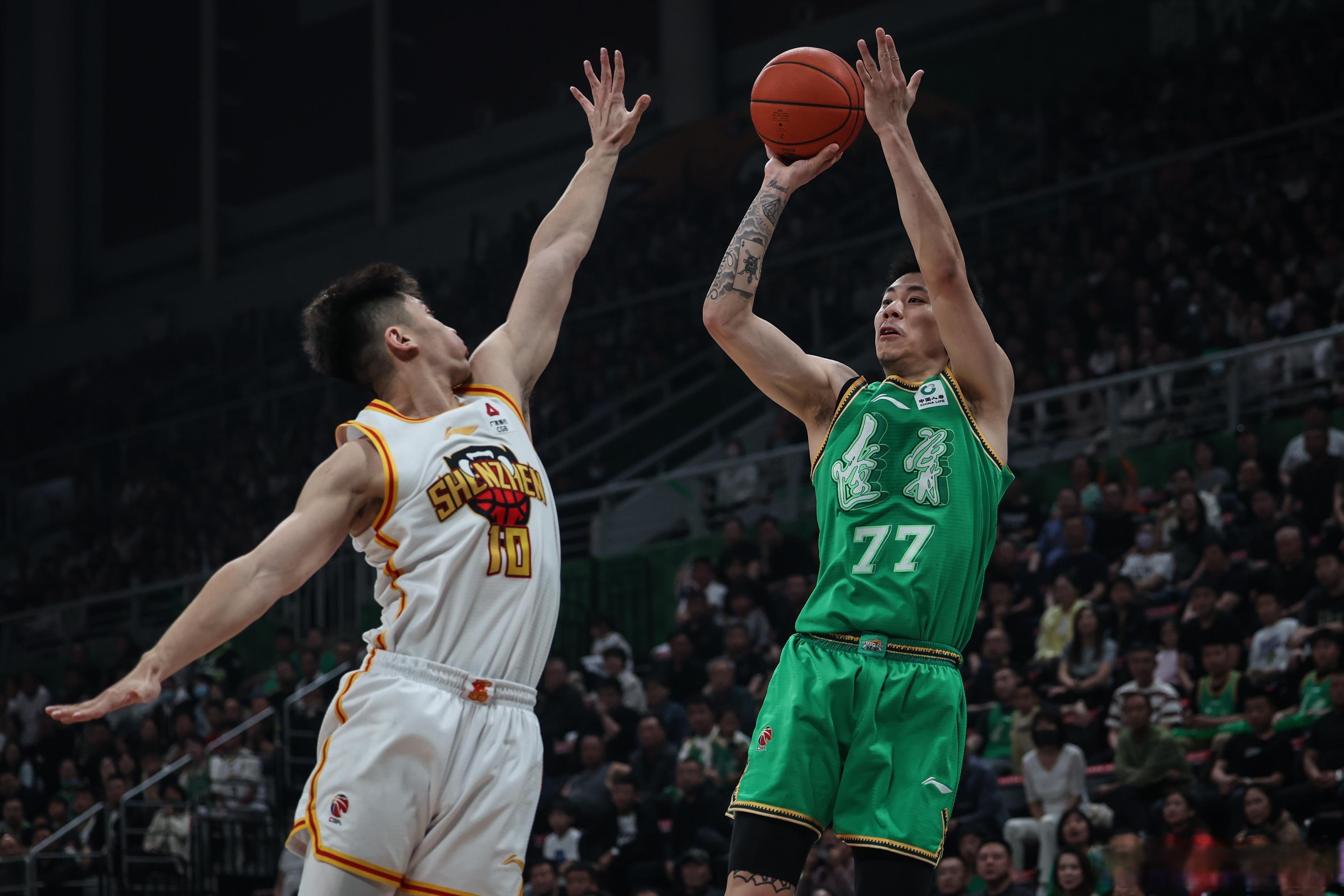 爱游戏下载-辽宁队险胜深圳队,拉文扛起全队