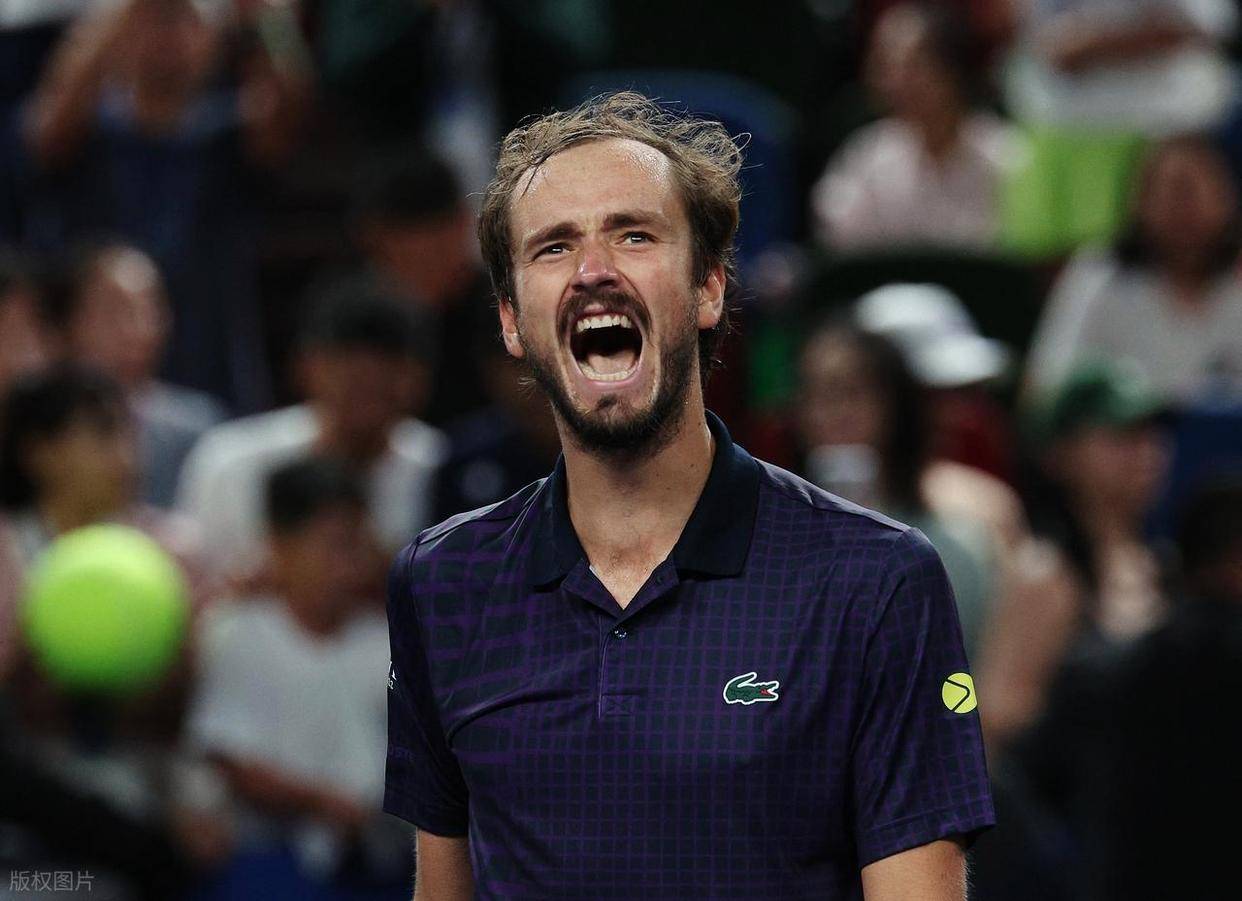 爱游戏大厅-联合杯鏖战蒙特卡洛大师赛，梅德韦杰夫扛起全队