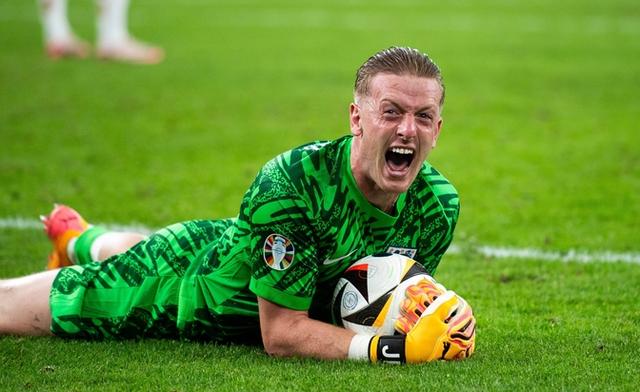 爱游戏官网-英格兰逆转哥伦比亚，皮克点燃赛场