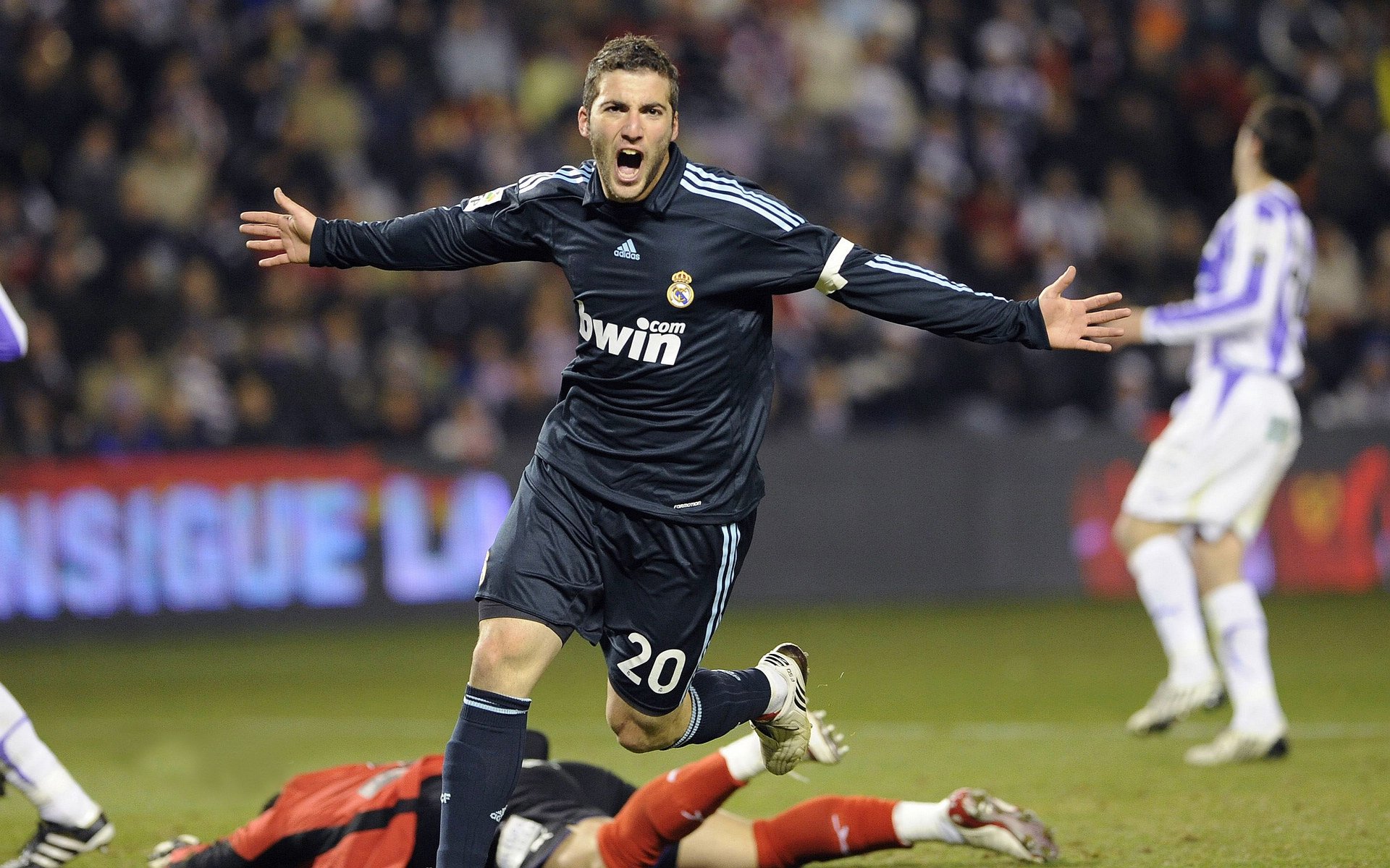 爱游戏官方入口-西甲国家德比之夜，C罗的制胜表现与永恒回响