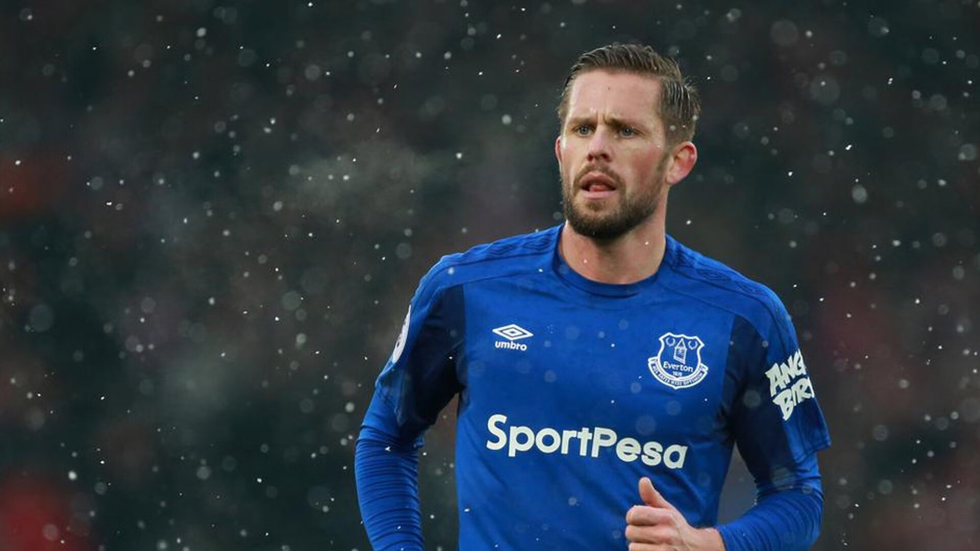 爱游戏体育-曼联对阵乌拉圭，阿什拉夫关键战不手软，当俱乐部情结遇上国家荣耀